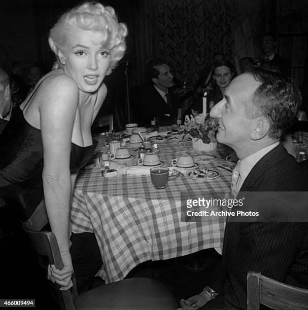 Actress Marilyn Monroe chats with New York Post columnist Leonard Lyons at Jackie Gleason's birthday party at Toots Shor's Restaurant on February 26,...