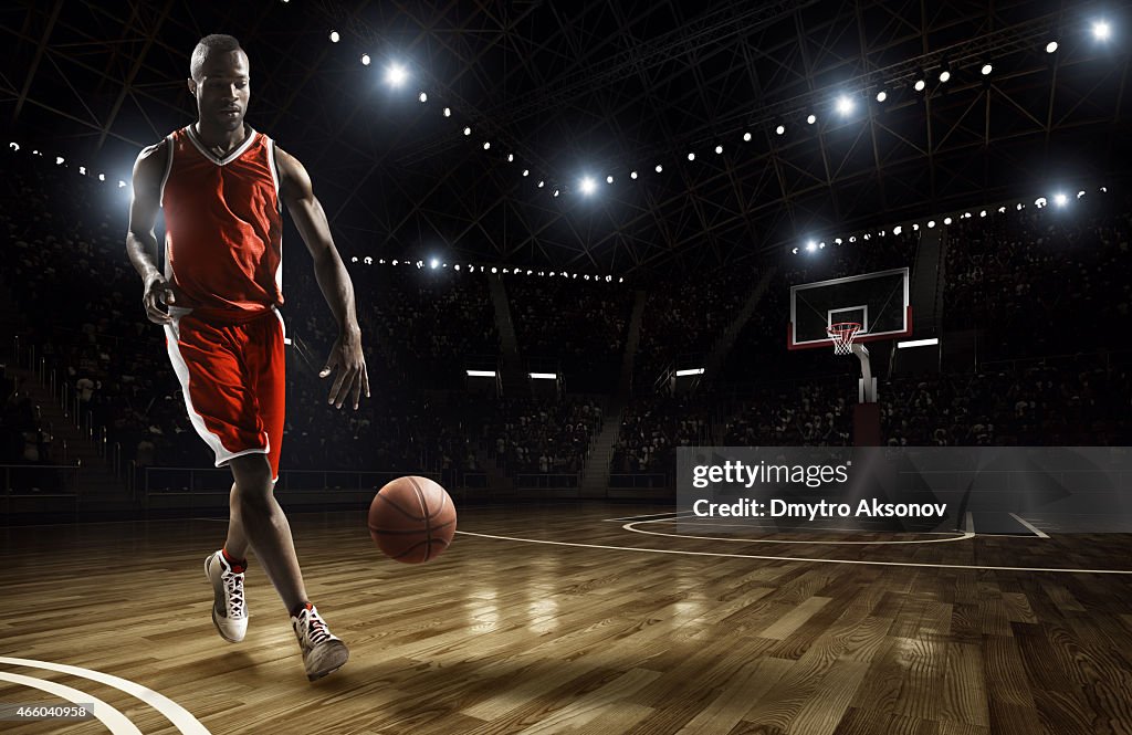 Joueur de basket-ball en action