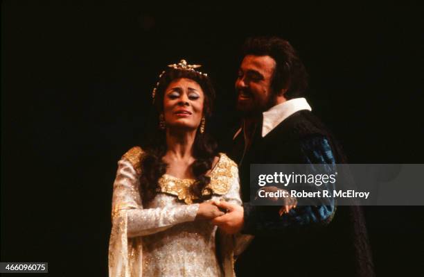 American mezzo-soprano Shirley Verrett and Italian tenor Luciano Pavarotti perform in the Metropolitan Opera production of 'La Favorita,' February...