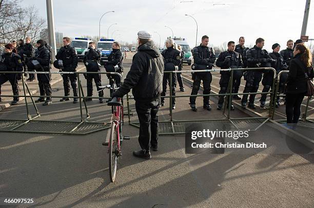 Mehrere tausend Menschen protestierten am Samstag den 18. Januar 2014 in Magdeburg gegen eine Demonstration von ca. 700 Neonazis. Die Nazis...