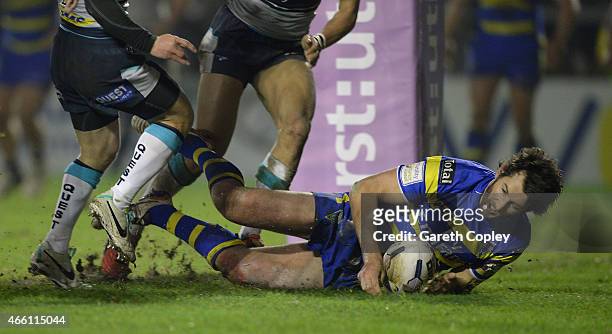Stefan Ratchford of Warrington Wolves scores his team's second try during the First Utility Super League match between Warrington Wolves and Leeds...