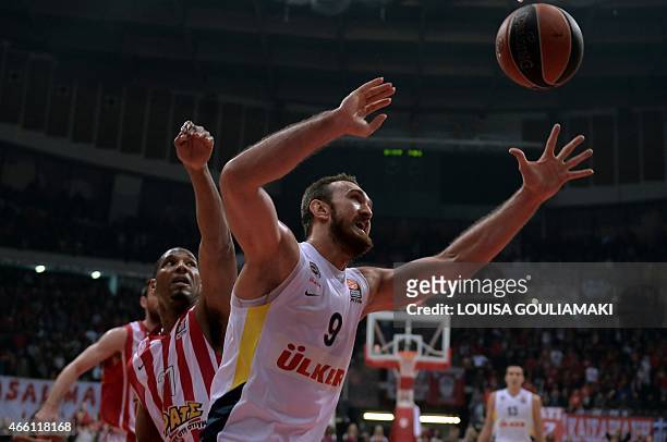 Fenerbahce Ulker Semih Erden tries to score past Olympiacos Piraeus' US forward Tremmell Darden during their Euroleague basketball Top 16 match at...