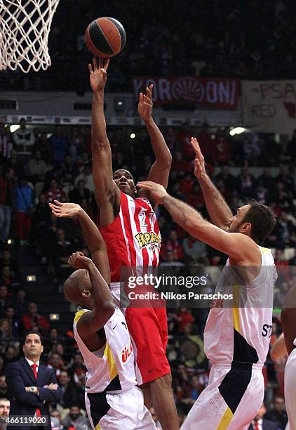 Tremmell Darden, #21 of Olympiacos Piraeus in action during the Turkish Airlines Euroleague Basketball Top 16 Date 10 game between Olympiacos Piraeus...