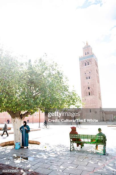 people outside koutoubia mosque,marrakesh,morocco - koutoubia mosque stock pictures, royalty-free photos & images