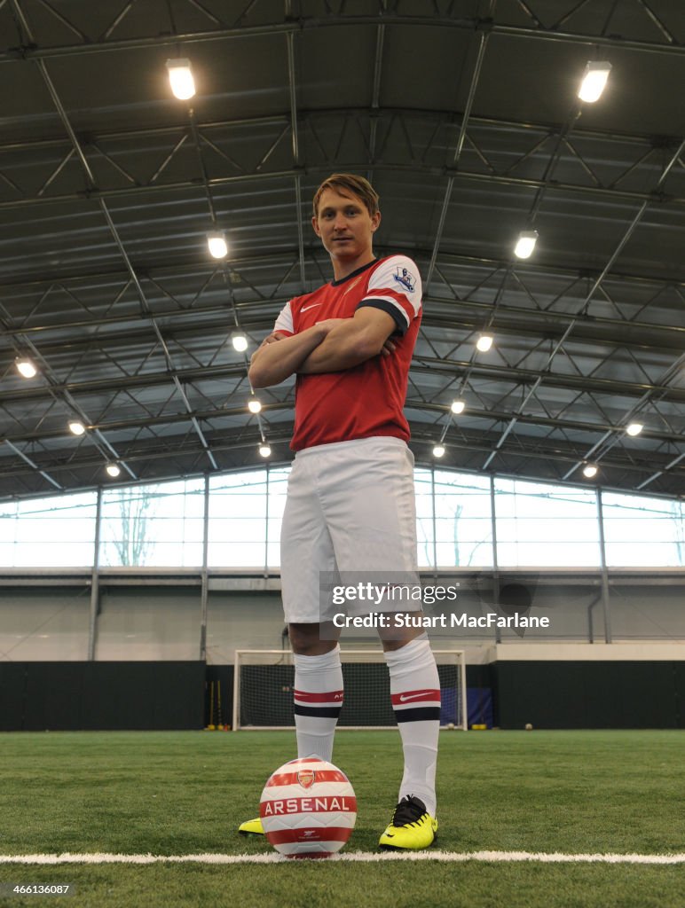 Arsenal Unveil New Signing