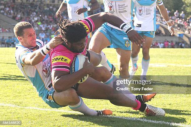 Jamal Idris of the Panthers scores a try during the round two NRL match between the Penrith Panthers and the Gold Coast Titans at Carrington Park on...