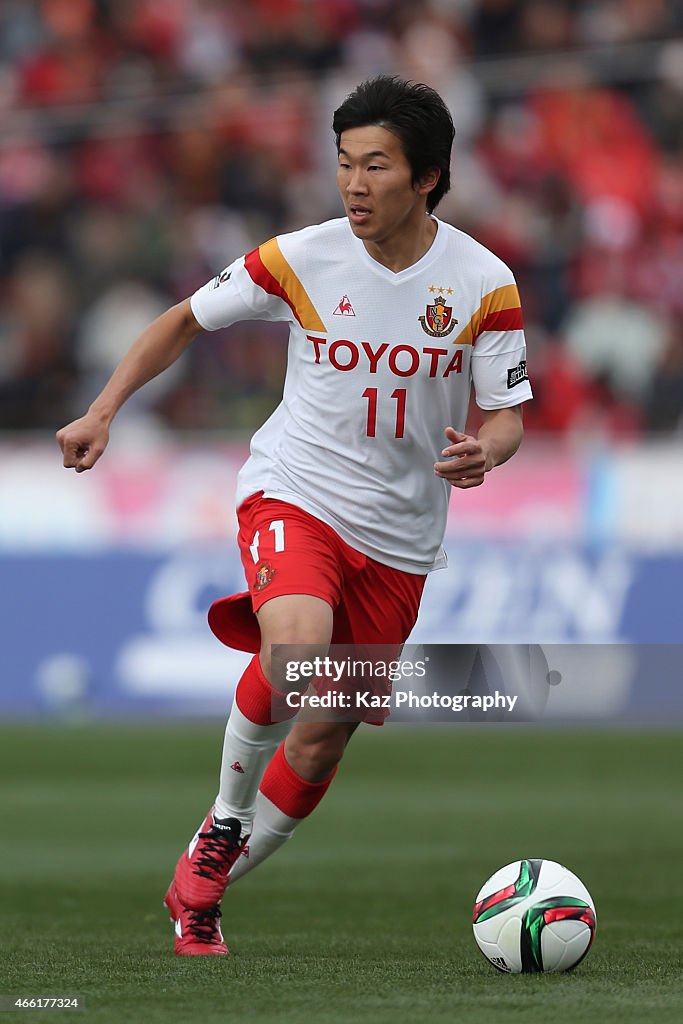 Ventforet Kofu v Nagoya Grampus - J.League 2015