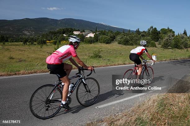 amateur cyclists riding up mont ventoux - cycling event stock pictures, royalty-free photos & images
