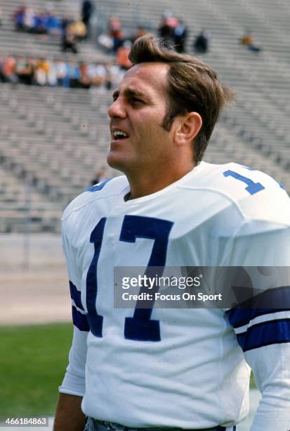 Don Meredith of the Dallas Cowboys looks on during pre-game warm ups prior to the start of an NFL football game circa 1967. Meredith played for the...