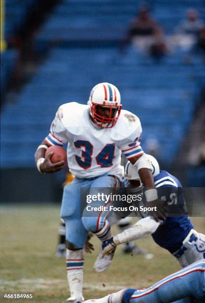 Running Back Earl Campbell of the Houston Oilers carries the ball against the Baltimore Colts during an NFL football game December 18, 1983 at...