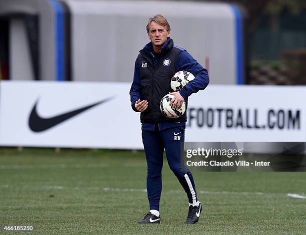 Head coach Roberto Mancini during FC Internazionale training session at the club's training ground at Appiano Gentile on March 14, 2015 in Como,...