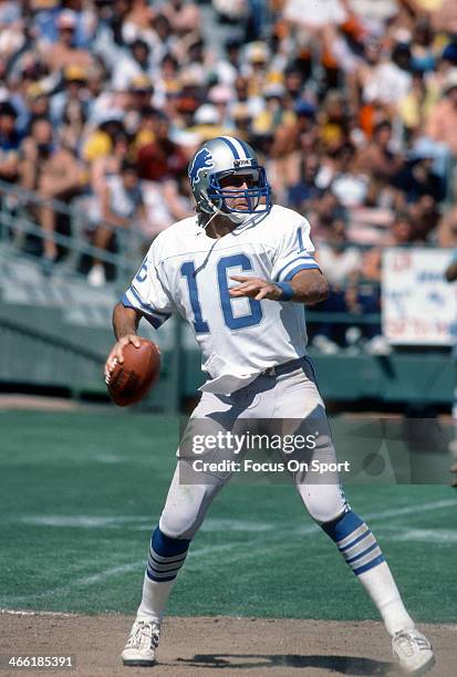 Gary Danielson of the Detroit Lions drops back to pass against the San Diego Chargers during an NFL football game September 30, 1984 at Jack Murphy...