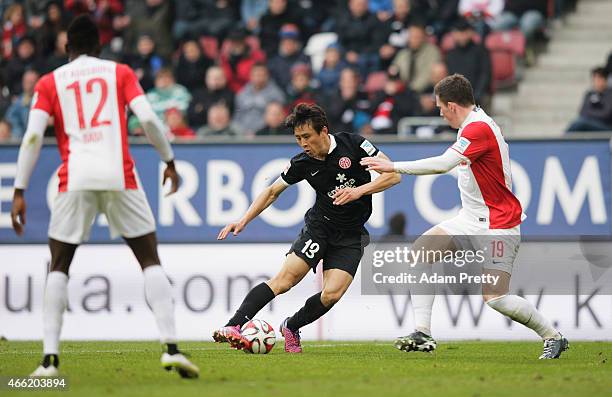 Ja-Cheol Koo of FSV Mainz 05 scores the second goal during the Bundesliga match betwen FC Augsburg and FSV Mainz 05 at SGL Arena on March 14, 2015 in...