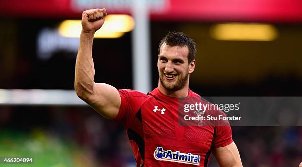 Wales captain Sam Warburton celebrates after the RBS Six Nations match between Wales and Ireland at Millennium Stadium on March 14, 2015 in Cardiff,...