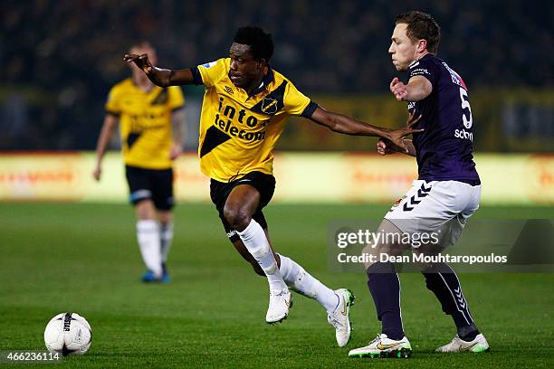 Divine Naah of NAC gets past Xandro Schenk of Go Ahead Eagles during the Dutch Eredivisie match between NAC Breda and Go Ahead Eagles held at the Rat...