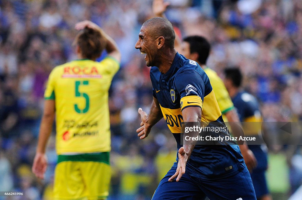 Boca Juniors v Defensa y Justicia - Torneo Primera Division 2015