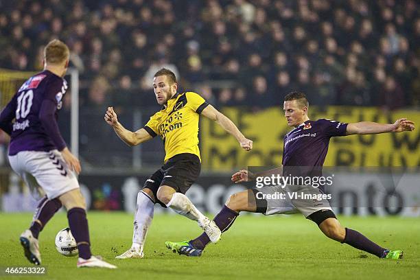 Jeffrey Rijsdijk of Go Ahead Eagles, Remy Amieux of NAC Breda, Wesley Verhoek of Go Ahead Eagles during the Dutch Eredivisie match between NAC Breda...