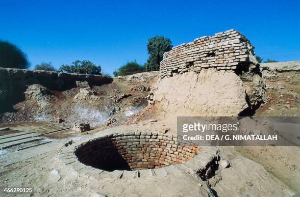 Well, archeological site of Harappa, Indus Valley civilisation, 3rd millennium BC, Punjab, Pakistan.