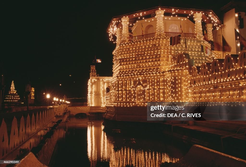 Temple of Sacred Tooth (Dalada Maligawa)...