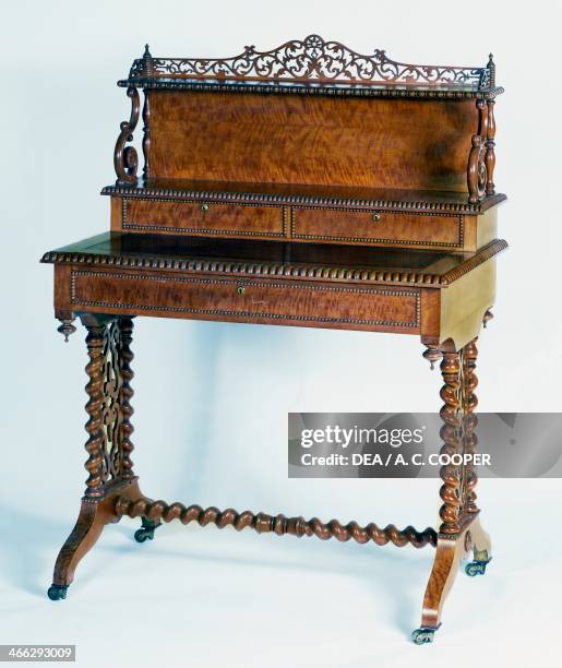 Neo-Elizabethan style Regency era satinwood desk with two small drawers on top, ca 1840. United Kingdom, 19th century.