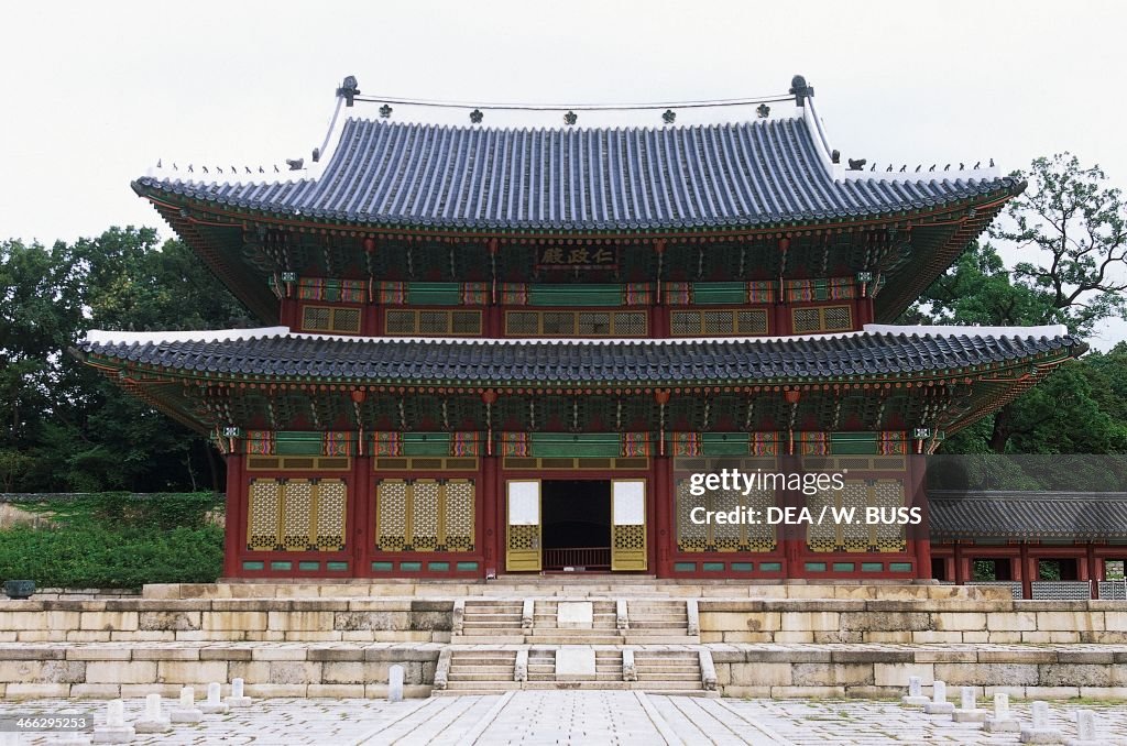Facade of palace Changdeokgung