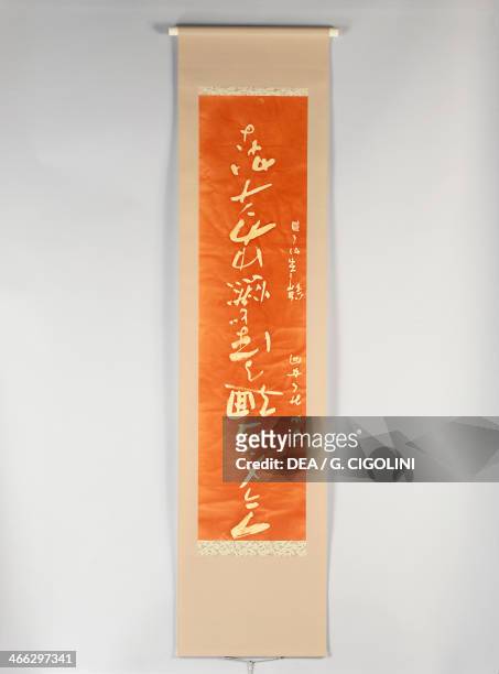 Kakejiku or Sho Japanese scroll calligraphy on silk with poetic text, by Kinkyo Ishikawa . Japanese civilisation, 20th century.