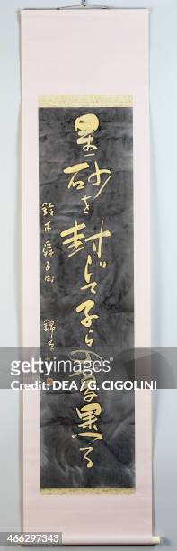 Kakejiku or Sho Japanese scroll calligraphy with poetic text, by Kinkyo Ishikawa . Japanese civilisation, 20th century.