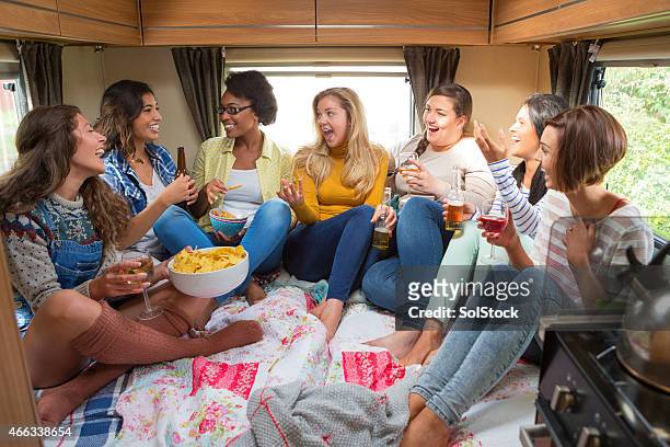 group of friends relaxing in caravan - avond thuis stockfoto's en -beelden