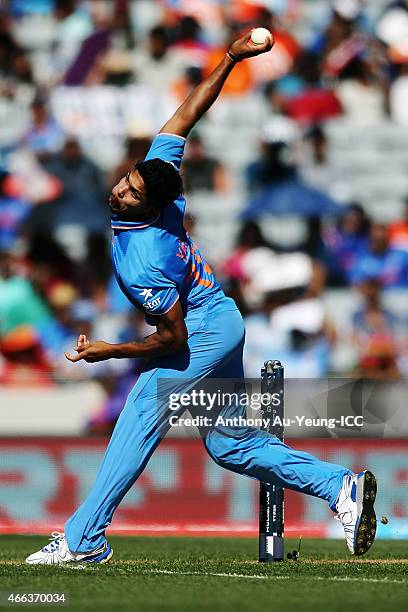 Umesh Yadav of India bowls during the 2015 ICC Cricket World Cup match between India and Zimbabwe at Eden Park on March 14, 2015 in Auckland, New...