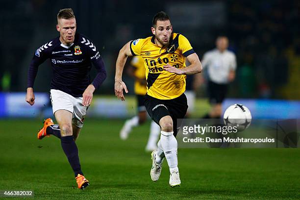 Remy Amieux of NAC and Jeffrey Rijsdijk of Go Ahead Eagles battle for the ball during the Dutch Eredivisie match between NAC Breda and Go Ahead...