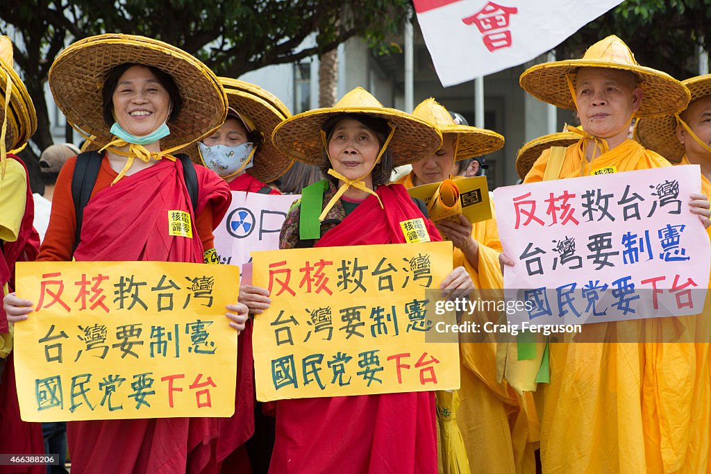 Buddhist nuns opposed to the use of nuclear energy in Taiwan...