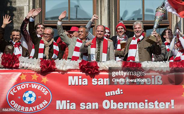 Actors Peter Kremer, Hannes Jaenicke, Uwe Ochsenknecht and Wolfgang Fierek act on the city hall balcony during filmings for the film 'Udo Honig -...