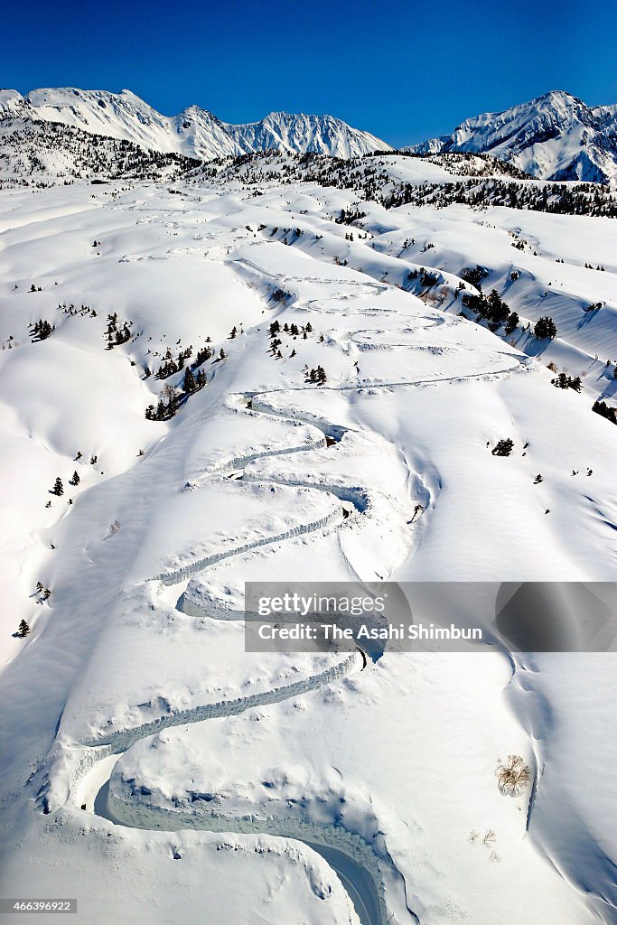 Tateyama Kurobe Alpine Route Snow Removal Work Continues To Prepare For Spring Sightseeing Season