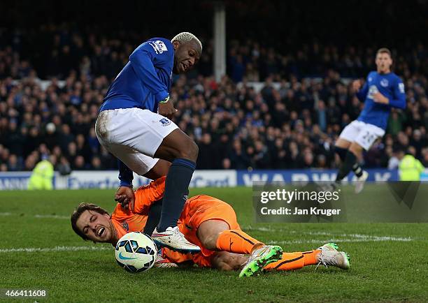 Tim Krul of Newcastle United challenges Arouna Kone of Everton during the Barclays Premier League match between Everton and Newcastle United at...