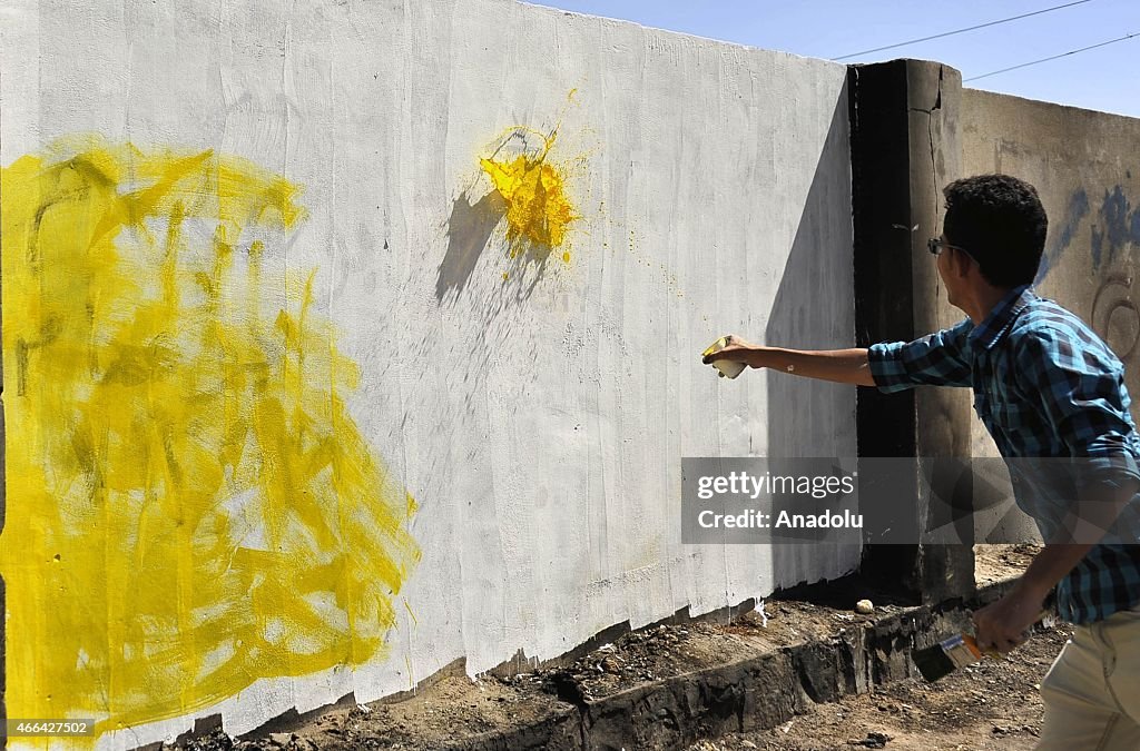 Graffiti in Yemen's Sanaa for "peace and dialogue"