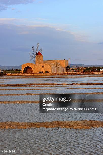saline di trapani e paceco - sicily - saline di trapani stock pictures, royalty-free photos & images