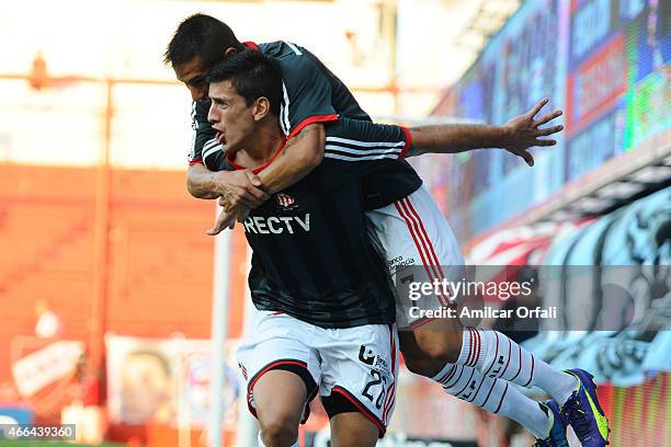 Diego Mendoza of Estudiantes celebrates with his teammate Carlos Auzqui after scoring the first goal of his team from the penalty spot during a match...