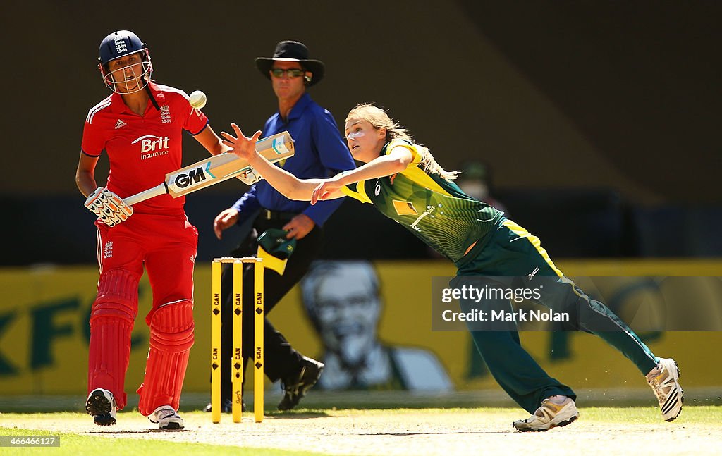 Australia v England - Women's T20: Game 3