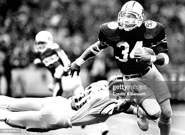 Bo Jackson of the Auburn Tigers runs with the ball during the 1984 Sugar Bowl against the Michigan Wolverines on January 2, 1984 at the Louisiana...