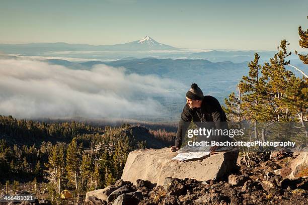 navigating the mountain - hiking pacific northwest stock pictures, royalty-free photos & images