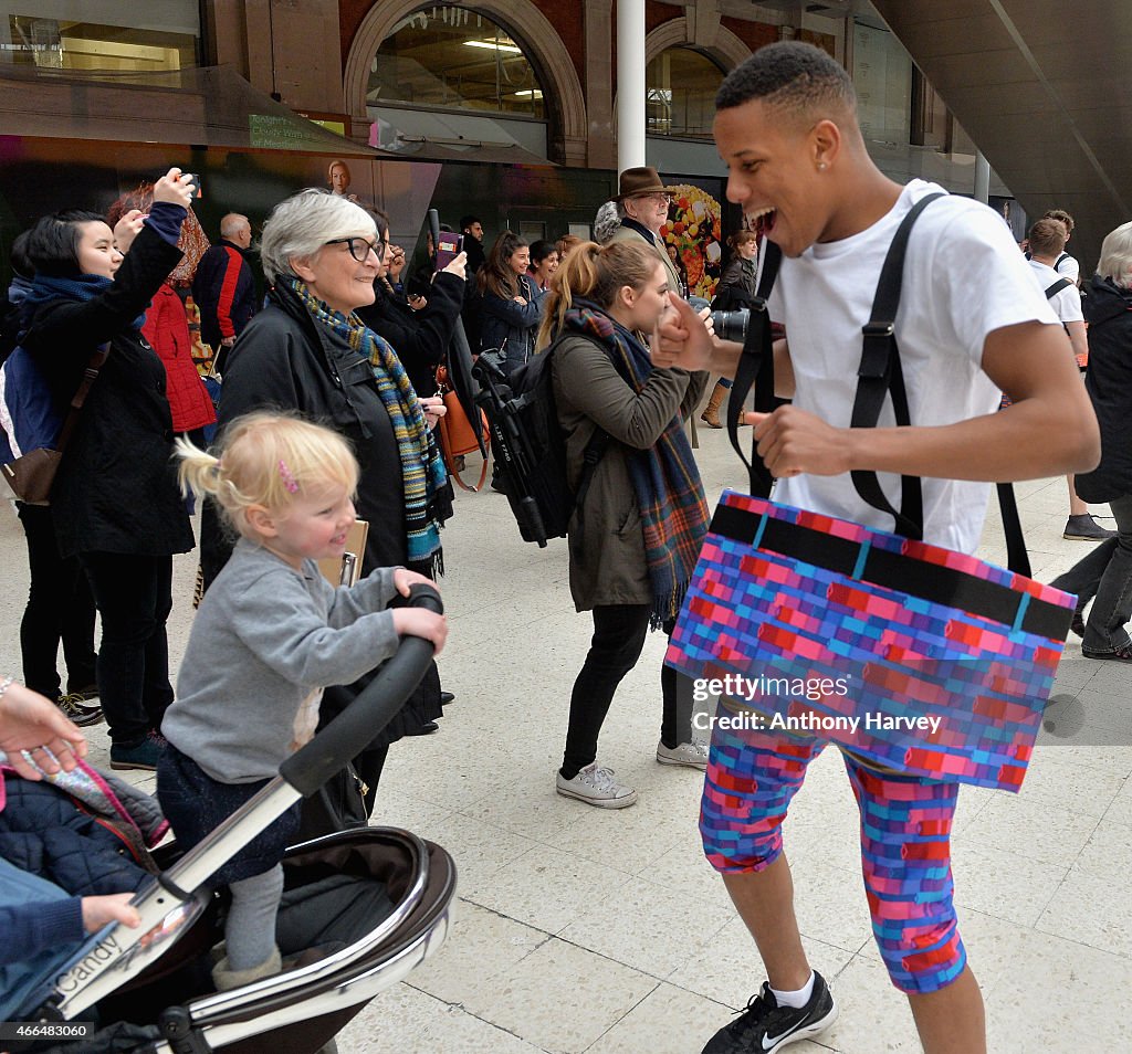 Special Performance To Promote The UK Release of "The Spongebob Movie: Sponge Out Of Water"