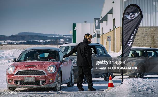 winter mini cooper event - mini countryman stock pictures, royalty-free photos & images