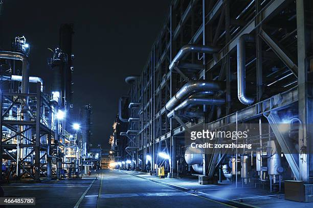 oil refinery, chemical & petrochemical plant - oil refinery stock pictures, royalty-free photos & images