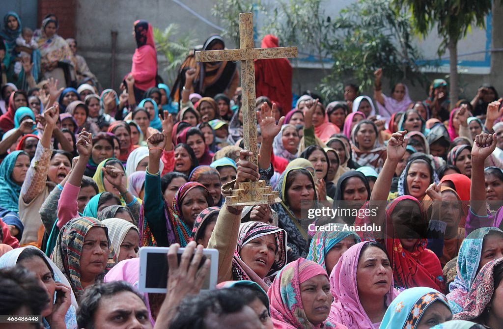 Protest against suicide attacks on churches in Lahore