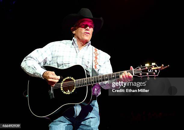 George Strait Riding 591 George Strait The Cowboy Rides Away Tour Stock Photos, High-Res ...