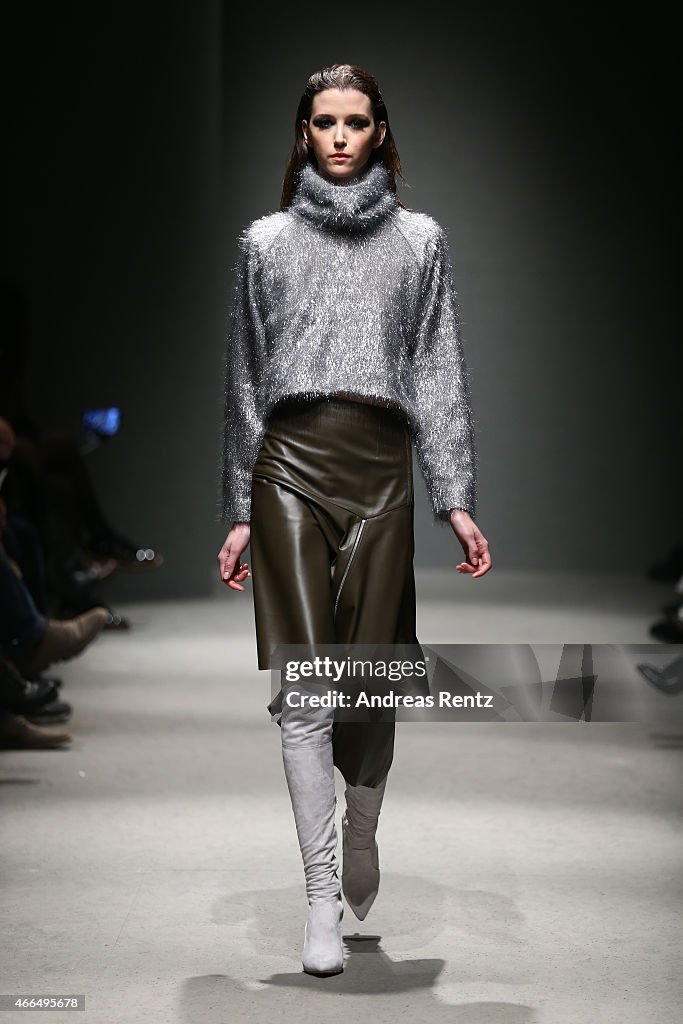 Meltem Ozbek - Runway - Mercedes Benz Fashion Week Istanbul Fall/Winter 2015