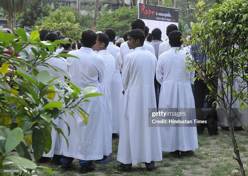 Kolkata Holds Candlelight Vigil To Express Solidarity With Nun In Gangrape Case