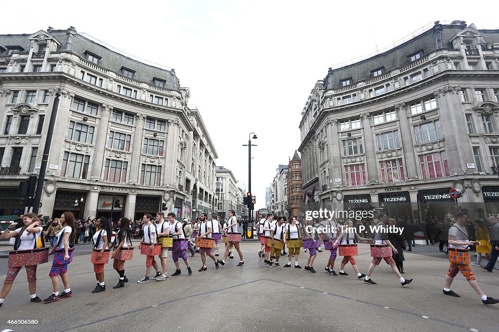 Special Performance To Promote The UK Release of "The Spongebob Movie: Sponge Out Of Water"