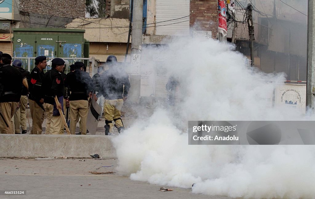 Clashes after protests against suicide attacks in Lahore