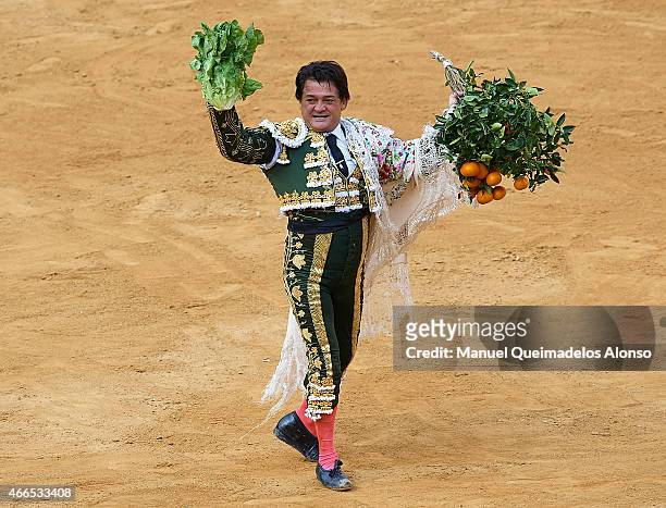 Spanish bullfighter Vicente Ruiz 'El Soro' performs during a bullfighting as part of the Las Fallas Festival in a bullfight on March 16, 2015 in...